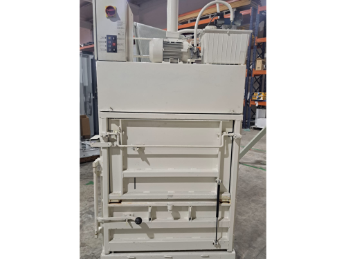 Enfardadeira Vertical HSM 75 VL